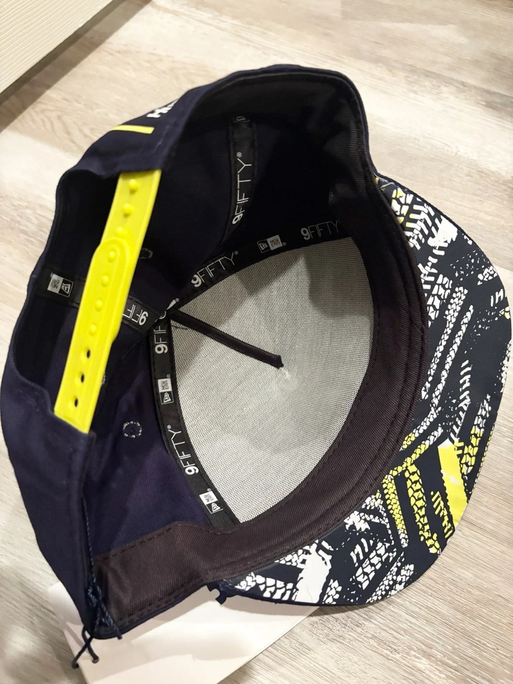 NEW HUSQVARNA SNAPBACK HAT - Picture 2 of 2